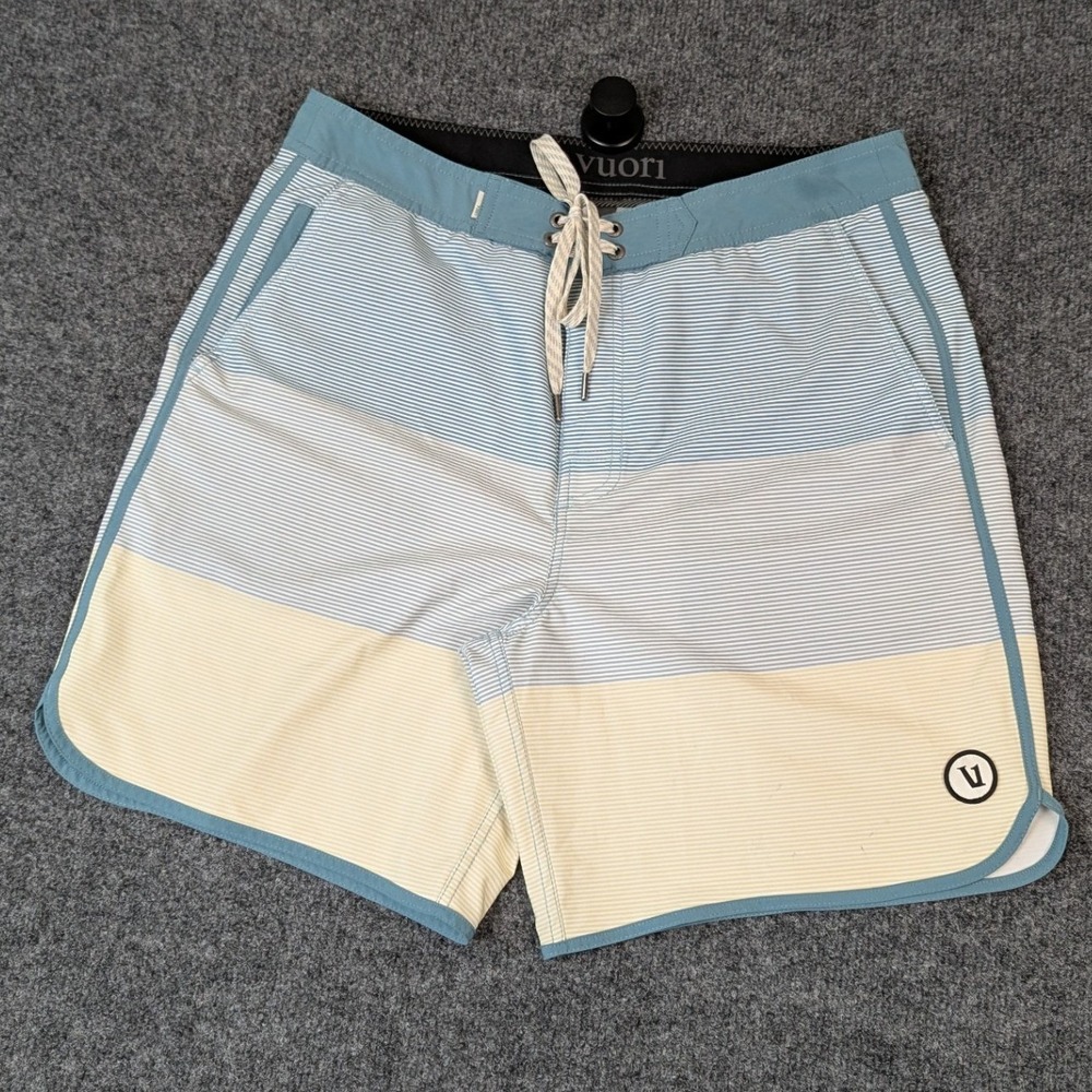 Vuori Cruise Board Shorts Mens 32 Swim Trunks 7" Inseam Stretch Stripe V314